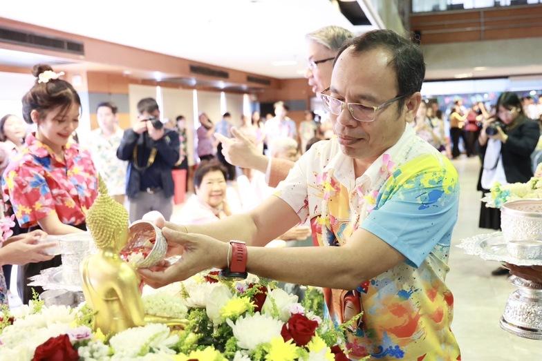 ”ดีพร้อม“ เปิดบ้าน สืบสานวัฒนธรรมประเพณีวันสงกรานต์