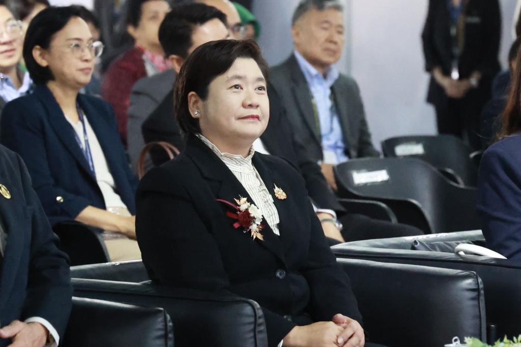 “รสอ.ดวงดาว” เปิดงาน “JGAB 2025” เวทีอัญมณีและเครื่องประดับอาเซียน ค้นหาดีไซน์เนอร์หน้าใหม่ ผลักดันไทยสู่ศูนย์กลางการค้าและการผลิตอัญมณีและเครื่องประดับระดับโลก ตามนโยบาย รมว.เอกนัฏ