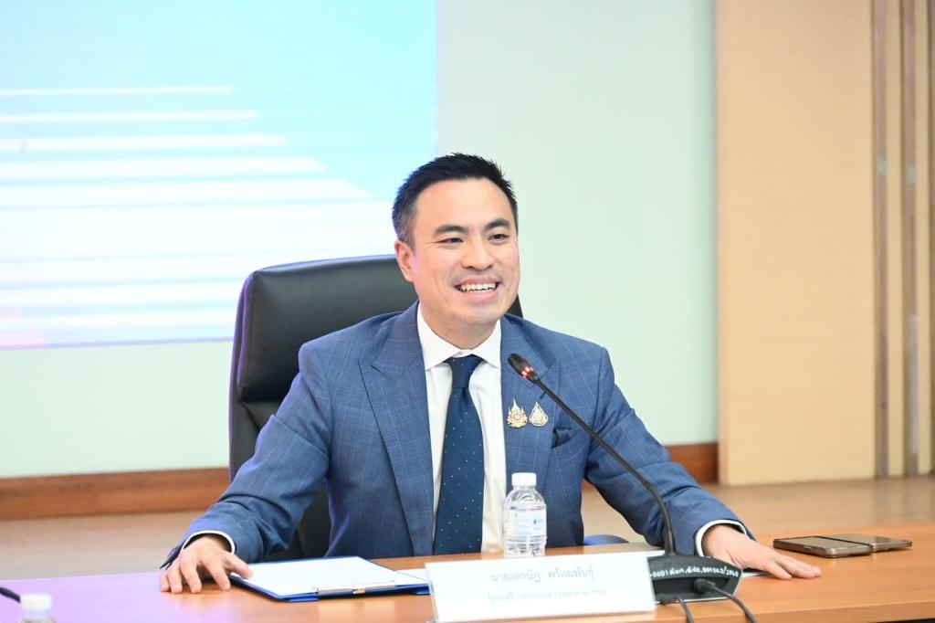 “อธิบดีณัฏฐิญา” ระดมทีมดีพร้อม รับฟังความเห็นจากภาคเอกชน เพื่อหาแนวทางรับมือการขึ้นภาษีสหรัฐฯ เน้นตรวจสอบแหล่งกำเนิดในไทย ป้องกันการสวมสิทธิส่งออก พร้อมเซฟ ผปก.ไทย ให้ปรับตัวทุกมิติ ตามนโยบาย รมว.เอกนัฏ
