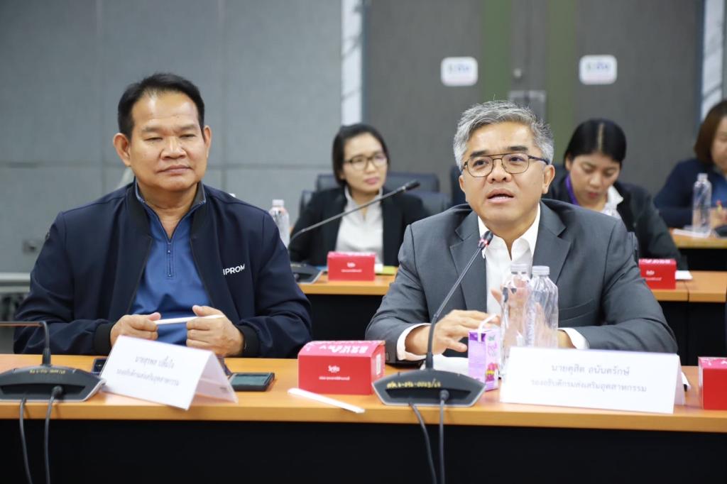 “อธิบดีณัฏฐิญา” ระดมทีมดีพร้อม รับฟังความเห็นจากภาคเอกชน เพื่อหาแนวทางรับมือการขึ้นภาษีสหรัฐฯ เน้นตรวจสอบแหล่งกำเนิดในไทย ป้องกันการสวมสิทธิส่งออก พร้อมเซฟ ผปก.ไทย ให้ปรับตัวทุกมิติ ตามนโยบาย รมว.เอกนัฏ