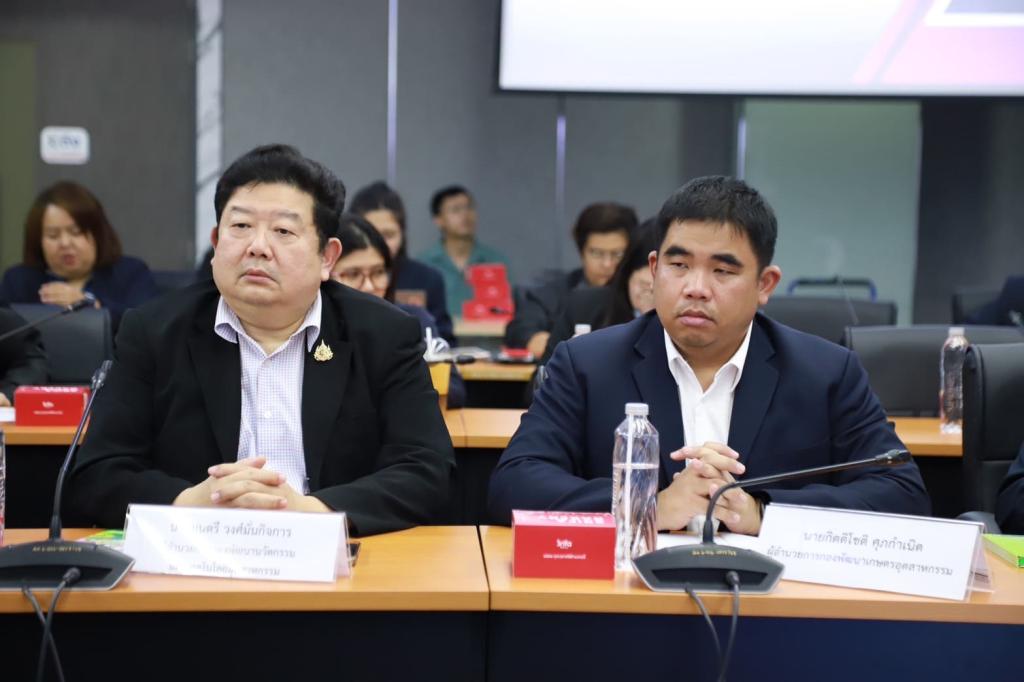 “อธิบดีณัฏฐิญา” ระดมทีมดีพร้อม รับฟังความเห็นจากภาคเอกชน เพื่อหาแนวทางรับมือการขึ้นภาษีสหรัฐฯ เน้นตรวจสอบแหล่งกำเนิดในไทย ป้องกันการสวมสิทธิส่งออก พร้อมเซฟ ผปก.ไทย ให้ปรับตัวทุกมิติ ตามนโยบาย รมว.เอกนัฏ