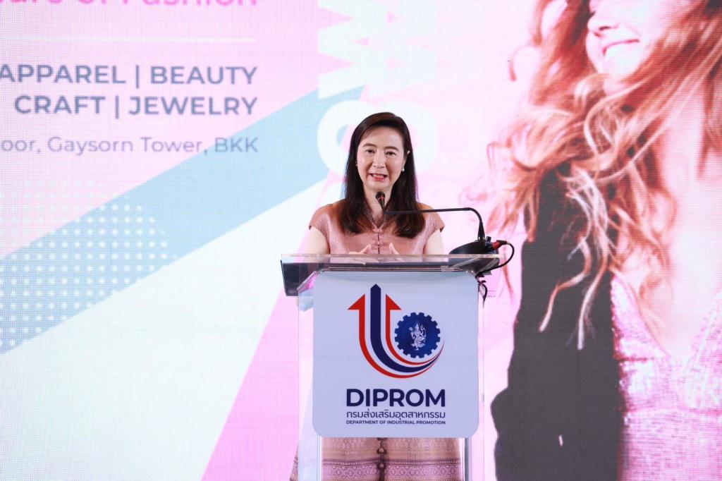 “ดีพร้อม” ปั้นสตาร์ตอัพแฟชั่น ต่อยอดเศรษฐกิจ 3.9 แสนล้าน ติดอาวุธผู้ประกอบการ พร้อมเชื่อมโยงแหล่งทุนจัดตั้งธุรกิจตามนโยบาย รวอ.เอกนัฏ