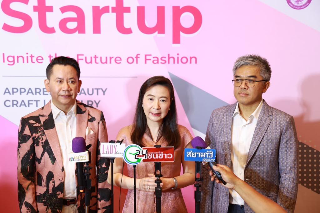 “ดีพร้อม” ปั้นสตาร์ตอัพแฟชั่น ต่อยอดเศรษฐกิจ 3.9 แสนล้าน ติดอาวุธผู้ประกอบการ พร้อมเชื่อมโยงแหล่งทุนจัดตั้งธุรกิจตามนโยบาย รวอ.เอกนัฏ