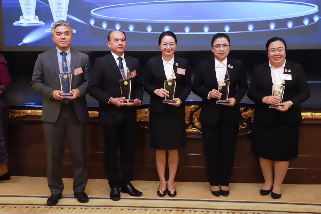 ดีพร้อม รับรางวัล "ศูนย์ข้อมูลข่าวสารของราชการโดดเด่น" สอดคล้องนโยบาย รวอ. เอกนัฏ เน้นใช้ข้อมูลข่าวสาร เพื่อสร้างความโปร่งใส