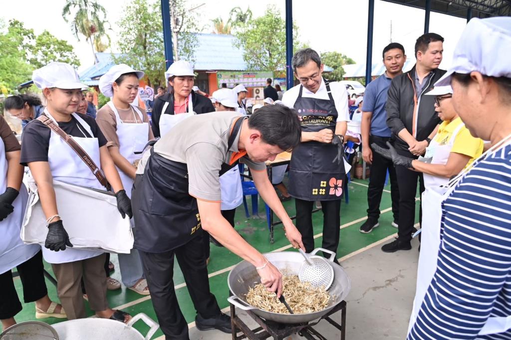 “อธิบดีณัฏฐิญา” เดินเครื่องดีพร้อมคอมมูนิตี้ เร่งให้ทักษะชุมชนท่าค้อ ดึงอัตลักษณ์อาหารพื้นถิ่น หวังสร้างอาชีพ กระจายรายได้สู่เศรษฐกิจชุมชน ตามนโยบาย รวอ.เอกนัฏ