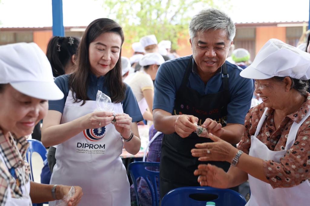 “อธิบดีณัฏฐิญา” เดินเครื่องดีพร้อมคอมมูนิตี้ เร่งให้ทักษะชุมชนท่าค้อ ดึงอัตลักษณ์อาหารพื้นถิ่น หวังสร้างอาชีพ กระจายรายได้สู่เศรษฐกิจชุมชน ตามนโยบาย รวอ.เอกนัฏ
