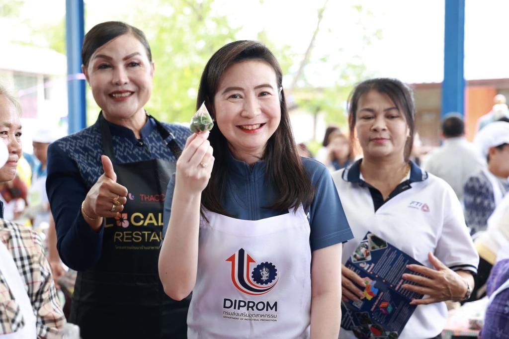 “อธิบดีณัฏฐิญา” เดินเครื่องดีพร้อมคอมมูนิตี้ เร่งให้ทักษะชุมชนท่าค้อ ดึงอัตลักษณ์อาหารพื้นถิ่น หวังสร้างอาชีพ กระจายรายได้สู่เศรษฐกิจชุมชน ตามนโยบาย รวอ.เอกนัฏ