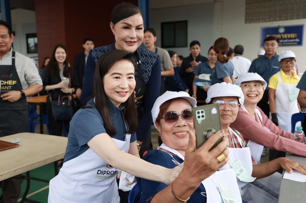 “อธิบดีณัฏฐิญา” เดินเครื่องดีพร้อมคอมมูนิตี้ เร่งให้ทักษะชุมชนท่าค้อ ดึงอัตลักษณ์อาหารพื้นถิ่น หวังสร้างอาชีพ กระจายรายได้สู่เศรษฐกิจชุมชน ตามนโยบาย รวอ.เอกนัฏ