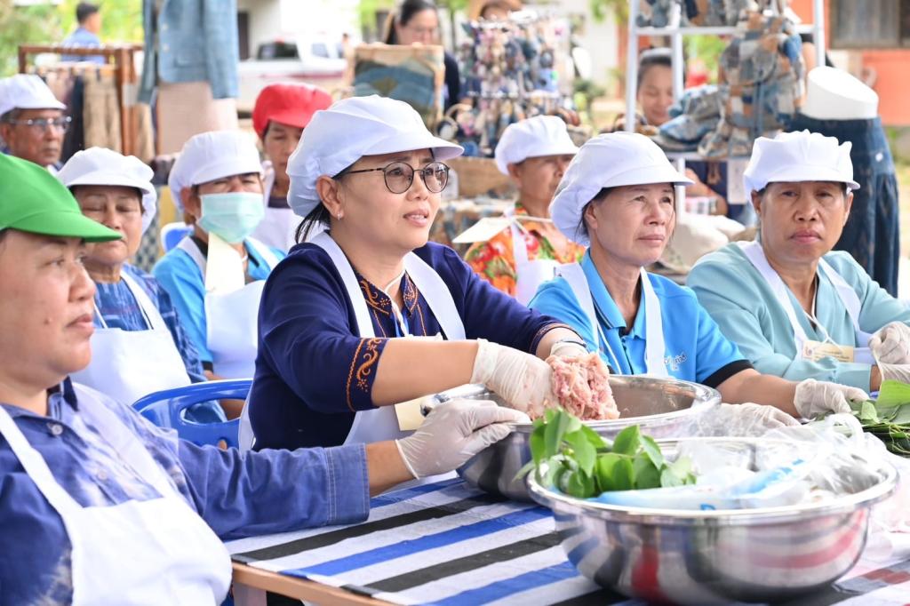 “อธิบดีณัฏฐิญา” เดินเครื่องดีพร้อมคอมมูนิตี้ เร่งให้ทักษะชุมชนท่าค้อ ดึงอัตลักษณ์อาหารพื้นถิ่น หวังสร้างอาชีพ กระจายรายได้สู่เศรษฐกิจชุมชน ตามนโยบาย รวอ.เอกนัฏ