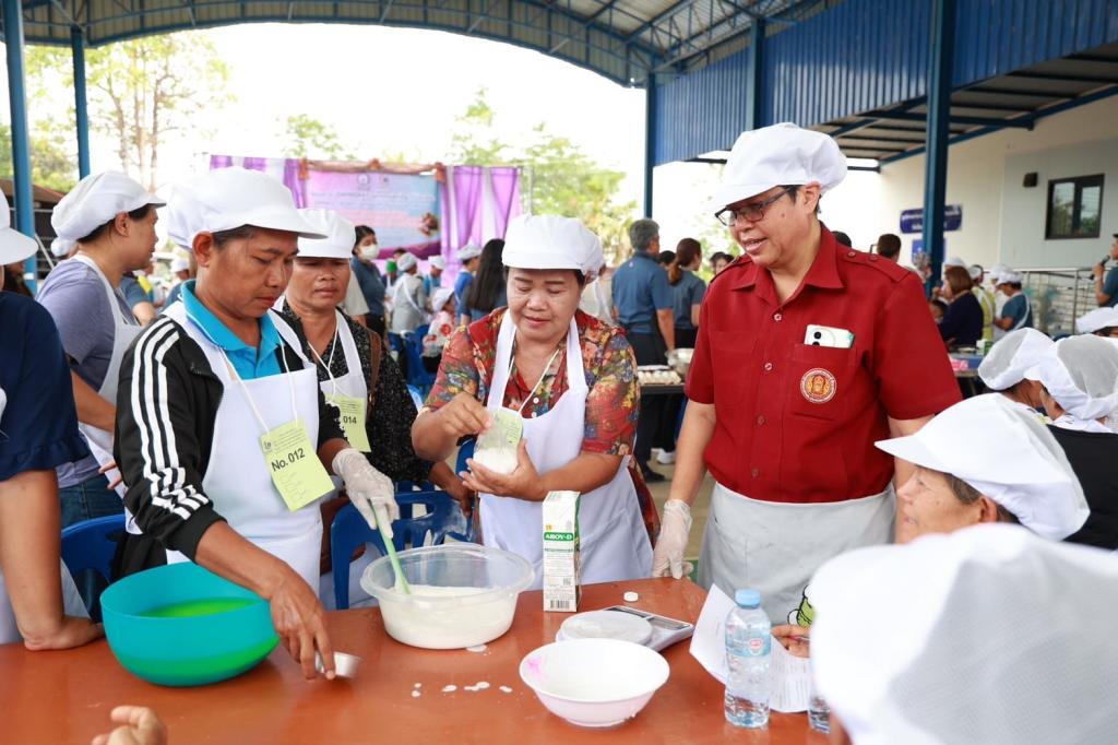 “อธิบดีณัฏฐิญา” เดินเครื่องดีพร้อมคอมมูนิตี้ เร่งให้ทักษะชุมชนท่าค้อ ดึงอัตลักษณ์อาหารพื้นถิ่น หวังสร้างอาชีพ กระจายรายได้สู่เศรษฐกิจชุมชน ตามนโยบาย รวอ.เอกนัฏ