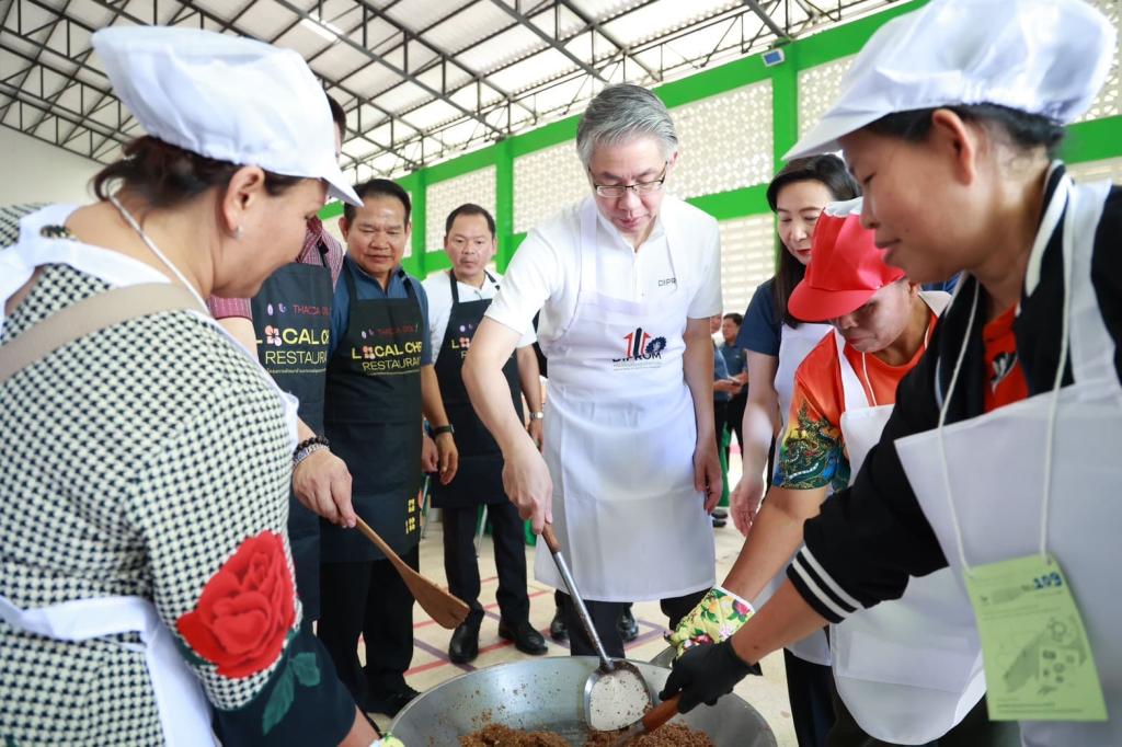 “ปลัดณัฐพล” ปักหมุดนครพนม สั่งการ “ดีพร้อม” “ให้ทักษะ” ดึงอัตลักษณ์อาหารพื้นถิ่นปลาแม่น้ำโขง สร้างรายได้ ต่อยอดอาชีพชุมชนตำบลบ้านค้อ โพนสวรรค์ หวังเสริมแกร่งเศรษฐกิจฐานรากอย่างยั่งยืน ตามนโยบาย รมว.เอกนัฏ