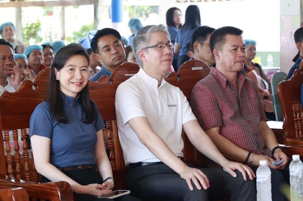 ”ปลัดณัฐพล“ ติดปีกชุมชน “ดีพร้อม” นครพนม ให้ทักษะแปรรูปผัก ผลไม้ สมุนไพรท้องถิ่น สร้างอาชีพ สร้างรายได้ สร้างเศรษฐกิจชุมชนตำบลรามราช ท่าอุเทน สู่การพัฒนาที่ยั่งยืนตามนโยบาย รมว.เอกนัฏ
