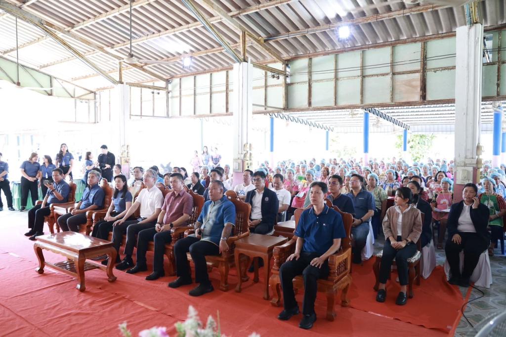 ”ปลัดณัฐพล“ ติดปีกชุมชน “ดีพร้อม” นครพนม ให้ทักษะแปรรูปผัก ผลไม้ สมุนไพรท้องถิ่น สร้างอาชีพ สร้างรายได้ สร้างเศรษฐกิจชุมชนตำบลรามราช ท่าอุเทน สู่การพัฒนาที่ยั่งยืนตามนโยบาย รมว.เอกนัฏ
