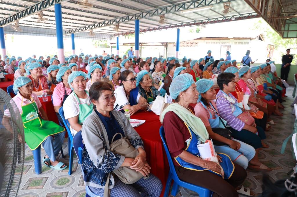 ”ปลัดณัฐพล“ ติดปีกชุมชน “ดีพร้อม” นครพนม ให้ทักษะแปรรูปผัก ผลไม้ สมุนไพรท้องถิ่น สร้างอาชีพ สร้างรายได้ สร้างเศรษฐกิจชุมชนตำบลรามราช ท่าอุเทน สู่การพัฒนาที่ยั่งยืนตามนโยบาย รมว.เอกนัฏ