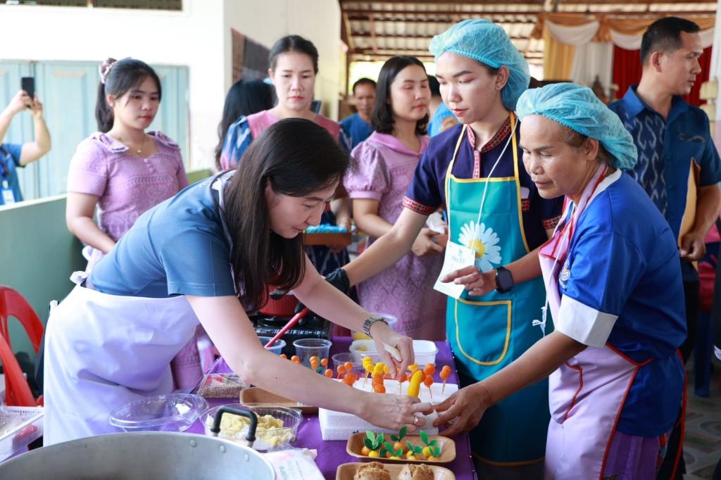 ”ปลัดณัฐพล“ ติดปีกชุมชน “ดีพร้อม” นครพนม ให้ทักษะแปรรูปผัก ผลไม้ สมุนไพรท้องถิ่น สร้างอาชีพ สร้างรายได้ สร้างเศรษฐกิจชุมชนตำบลรามราช ท่าอุเทน สู่การพัฒนาที่ยั่งยืนตามนโยบาย รมว.เอกนัฏ