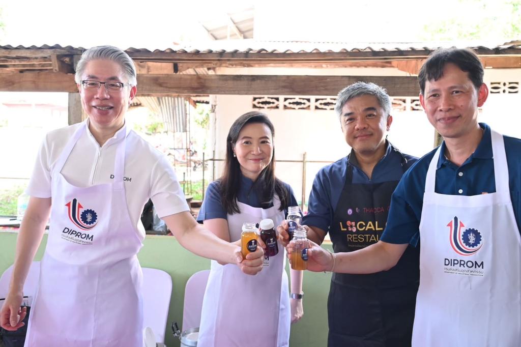 ”ปลัดณัฐพล“ ติดปีกชุมชน “ดีพร้อม” นครพนม ให้ทักษะแปรรูปผัก ผลไม้ สมุนไพรท้องถิ่น สร้างอาชีพ สร้างรายได้ สร้างเศรษฐกิจชุมชนตำบลรามราช ท่าอุเทน สู่การพัฒนาที่ยั่งยืนตามนโยบาย รมว.เอกนัฏ