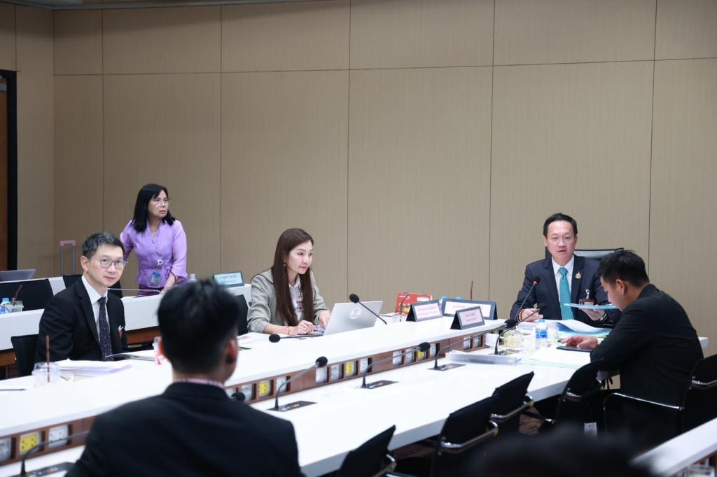 “รสอ.ดุสิต” ร่วมประชุมคณะกรรมาธิการการอุตสาหกรรม เร่งช่วยเหลือรถตุ๊กตุ๊ก จังหวัดภูเก็ต รองรับการพัฒนาอุตสาหกรรมยานยนต์ไฟฟ้า ตามนโยบาย รมว.เอกนัฏ