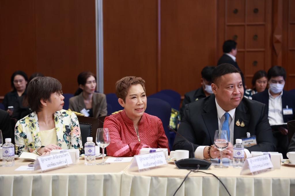 “อธิบดีณัฏฐิญา” ร่วมโต๊ะประชุมคณะกรรมการฯ ซอฟต์พาวเวอร์แห่งชาติ พร้อมโชว์ผลสำเร็จการขับเคลื่อนซอฟต์พาวเวอร์อาหารและแฟชั่น เพื่อปฏิรูปอุตสาหกรรม ตามนโยบาย รมว.เอกนัฏ