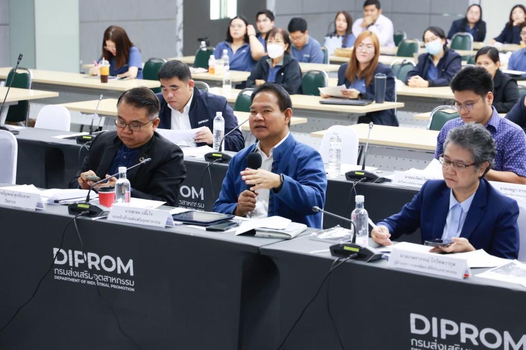 “ดีพร้อม” เปิดเวทีนำเสนอผลงานนักเขียนโครงการรุ่นใหม่ มุ่งเชื่อมยุทธศาสตร์ หัวใจขับเคลื่อนปฏิรูปอุตสาหกรรมอย่างมีประสิทธิภาพ สอดรับนโยบาย รมว. เอกนัฏ