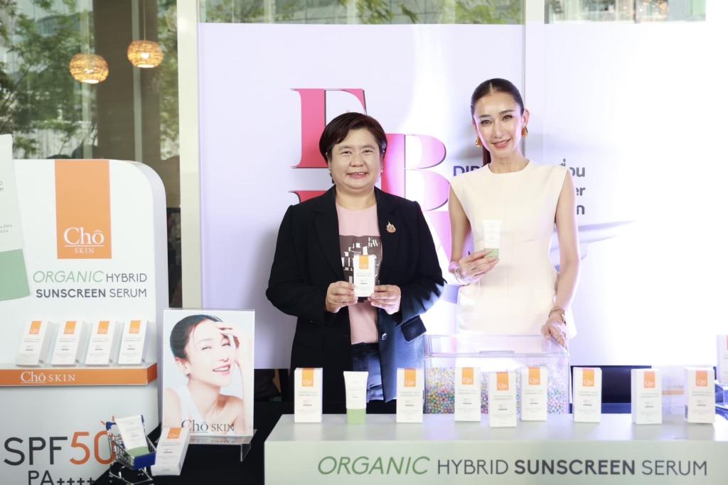 "ดีพร้อม" เดินหน้าปั้น Hero Brand อุตฯ เครื่องสำอางฯ หนุนพลัง Soft Power แฟชั่นไทย ยกระดับภูมิปัญญาสู่วัฒนธรรมสร้างสรรค์ตอบโจทย์ตลาดโลก คาดสร้างมูลค่ากว่า 62 ล้านบาท ตามนโยบาย "รมว.เอกนัฏ"
