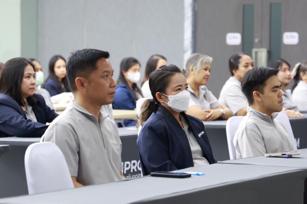รสอ.สุรพล นำทีมเจ้าหน้าที่สำนักงานเลขาฯ “ฟื้นฟูธรรมชาติ สร้างบรรยากาศ ดีพร้อมคอมมูนิตี้” ปรับภูมิทัศน์ภายนอกและภายในน่าอยู่ พร้อมชื่นชมบุคลากรที่มีการปฏิบัติตนสอดคล้องหลักคุณธรรมเป้าหมาย