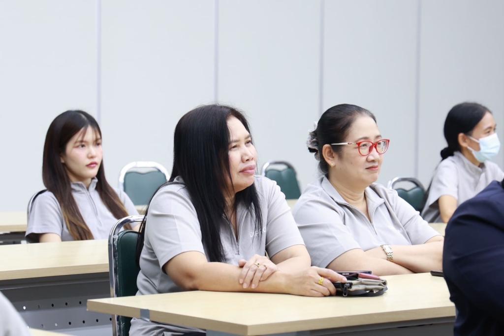รสอ.สุรพล นำทีมเจ้าหน้าที่สำนักงานเลขาฯ “ฟื้นฟูธรรมชาติ สร้างบรรยากาศ ดีพร้อมคอมมูนิตี้” ปรับภูมิทัศน์ภายนอกและภายในน่าอยู่ พร้อมชื่นชมบุคลากรที่มีการปฏิบัติตนสอดคล้องหลักคุณธรรมเป้าหมาย