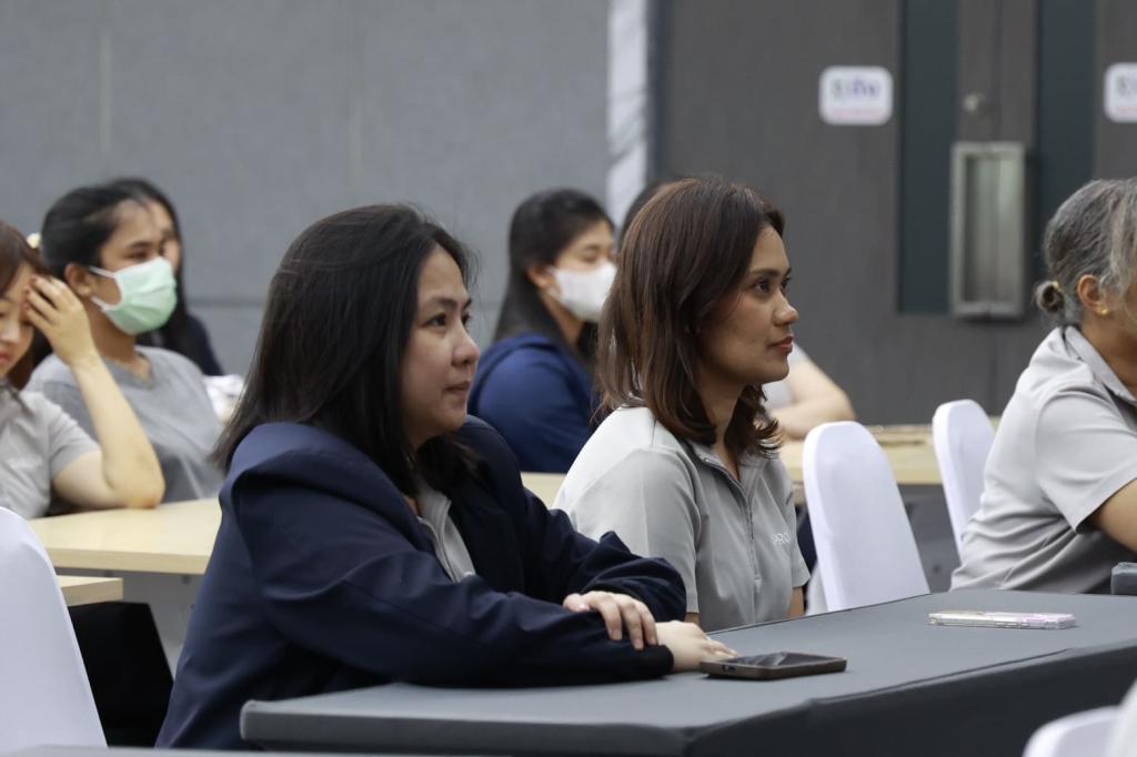 รสอ.สุรพล นำทีมเจ้าหน้าที่สำนักงานเลขาฯ “ฟื้นฟูธรรมชาติ สร้างบรรยากาศ ดีพร้อมคอมมูนิตี้” ปรับภูมิทัศน์ภายนอกและภายในน่าอยู่ พร้อมชื่นชมบุคลากรที่มีการปฏิบัติตนสอดคล้องหลักคุณธรรมเป้าหมาย