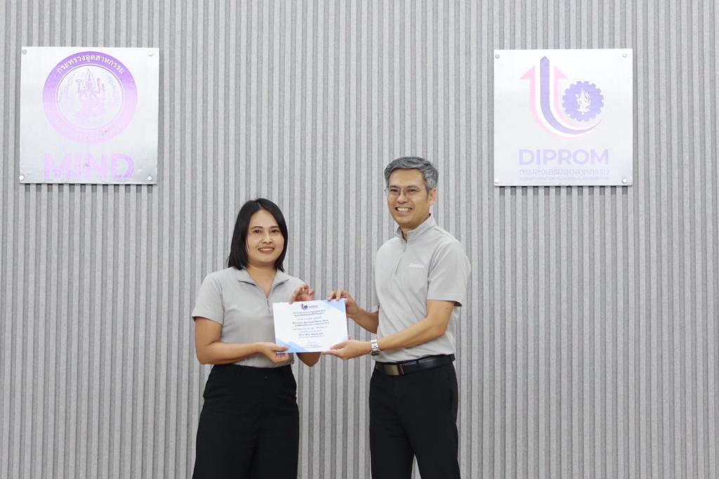 รสอ.สุรพล นำทีมเจ้าหน้าที่สำนักงานเลขาฯ “ฟื้นฟูธรรมชาติ สร้างบรรยากาศ ดีพร้อมคอมมูนิตี้” ปรับภูมิทัศน์ภายนอกและภายในน่าอยู่ พร้อมชื่นชมบุคลากรที่มีการปฏิบัติตนสอดคล้องหลักคุณธรรมเป้าหมาย