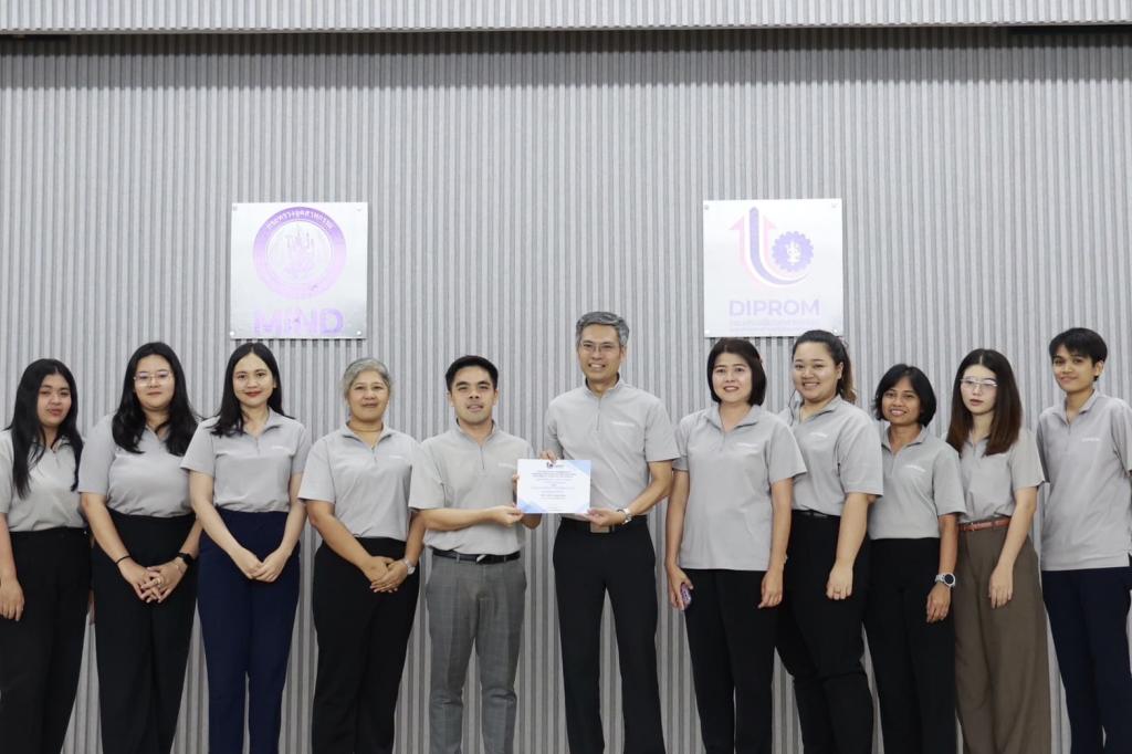 รสอ.สุรพล นำทีมเจ้าหน้าที่สำนักงานเลขาฯ “ฟื้นฟูธรรมชาติ สร้างบรรยากาศ ดีพร้อมคอมมูนิตี้” ปรับภูมิทัศน์ภายนอกและภายในน่าอยู่ พร้อมชื่นชมบุคลากรที่มีการปฏิบัติตนสอดคล้องหลักคุณธรรมเป้าหมาย