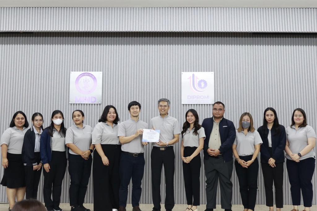 รสอ.สุรพล นำทีมเจ้าหน้าที่สำนักงานเลขาฯ “ฟื้นฟูธรรมชาติ สร้างบรรยากาศ ดีพร้อมคอมมูนิตี้” ปรับภูมิทัศน์ภายนอกและภายในน่าอยู่ พร้อมชื่นชมบุคลากรที่มีการปฏิบัติตนสอดคล้องหลักคุณธรรมเป้าหมาย