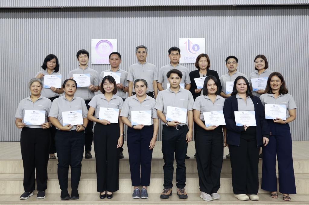 รสอ.สุรพล นำทีมเจ้าหน้าที่สำนักงานเลขาฯ “ฟื้นฟูธรรมชาติ สร้างบรรยากาศ ดีพร้อมคอมมูนิตี้” ปรับภูมิทัศน์ภายนอกและภายในน่าอยู่ พร้อมชื่นชมบุคลากรที่มีการปฏิบัติตนสอดคล้องหลักคุณธรรมเป้าหมาย