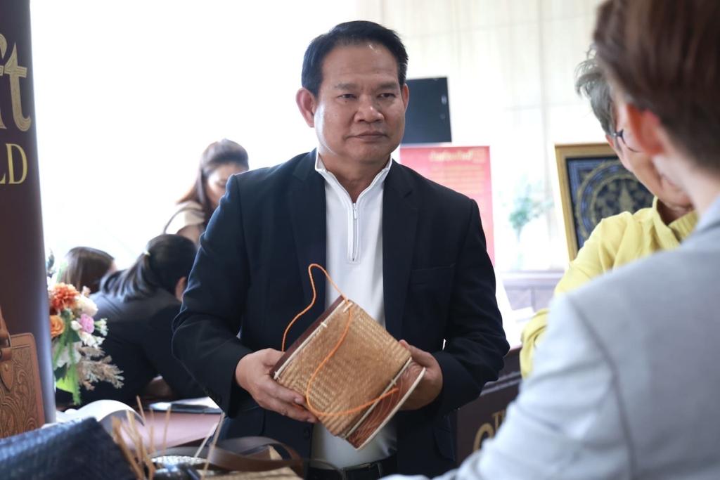 “ดีพร้อม” ผลักดันและยกระดับงานคราฟต์ ให้ก้าวทะยานสู่ตลาดโลก ตอบรับนโยบาย Soft Power สร้างเศรษฐกิจไทยให้ยั่งยืนตามนโยบาย รมว.เอกนัฏ คาดสร้างมูลค่าทางเศรษฐกิจได้กว่า 100 ล้านบาท
