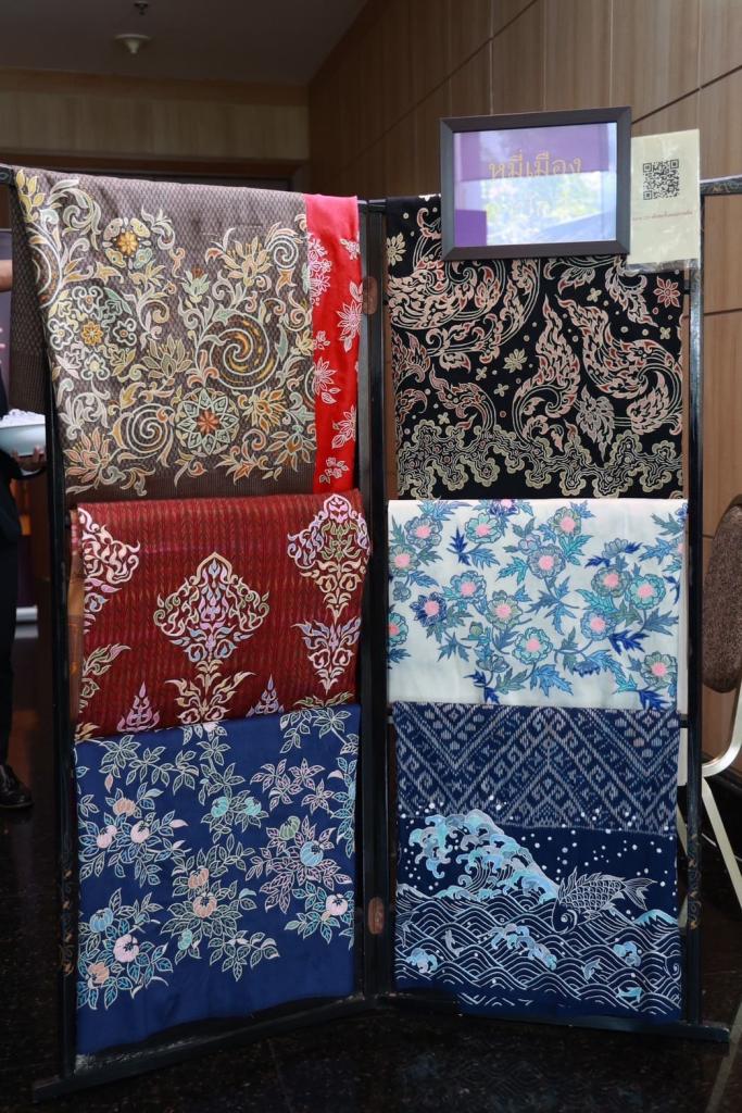 “ดีพร้อม” ผลักดันและยกระดับงานคราฟต์ ให้ก้าวทะยานสู่ตลาดโลก ตอบรับนโยบาย Soft Power สร้างเศรษฐกิจไทยให้ยั่งยืนตามนโยบาย รมว.เอกนัฏ คาดสร้างมูลค่าทางเศรษฐกิจได้กว่า 100 ล้านบาท