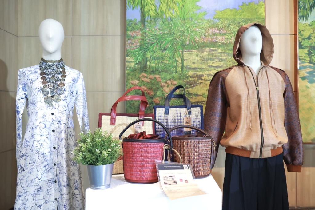 “ดีพร้อม” ผลักดันและยกระดับงานคราฟต์ ให้ก้าวทะยานสู่ตลาดโลก ตอบรับนโยบาย Soft Power สร้างเศรษฐกิจไทยให้ยั่งยืนตามนโยบาย รมว.เอกนัฏ คาดสร้างมูลค่าทางเศรษฐกิจได้กว่า 100 ล้านบาท