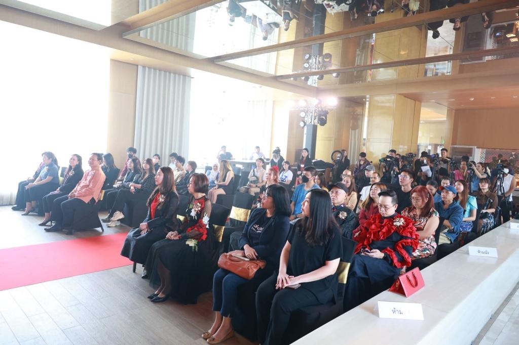 “ดีพร้อม” ปลุกพลัง อุตฯ เสื้อผ้าและเครื่องแต่งกายไทย สร้าง “Fashion Hero Brand” พร้อมหนุนพลัง Soft Power แฟชั่น หวังยกระดับแบรนด์ไทยสู่สากลอย่างยั่งยืนตามนโยบาย รมว.เอกนัฏ คาดสร้างมูลค่ากว่า 100 ล้านบาท