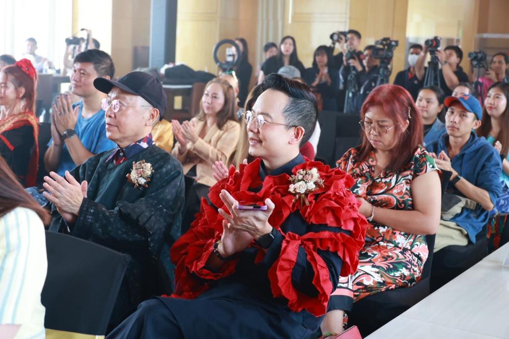 “ดีพร้อม” ปลุกพลัง อุตฯ เสื้อผ้าและเครื่องแต่งกายไทย สร้าง “Fashion Hero Brand” พร้อมหนุนพลัง Soft Power แฟชั่น หวังยกระดับแบรนด์ไทยสู่สากลอย่างยั่งยืนตามนโยบาย รมว.เอกนัฏ คาดสร้างมูลค่ากว่า 100 ล้านบาท