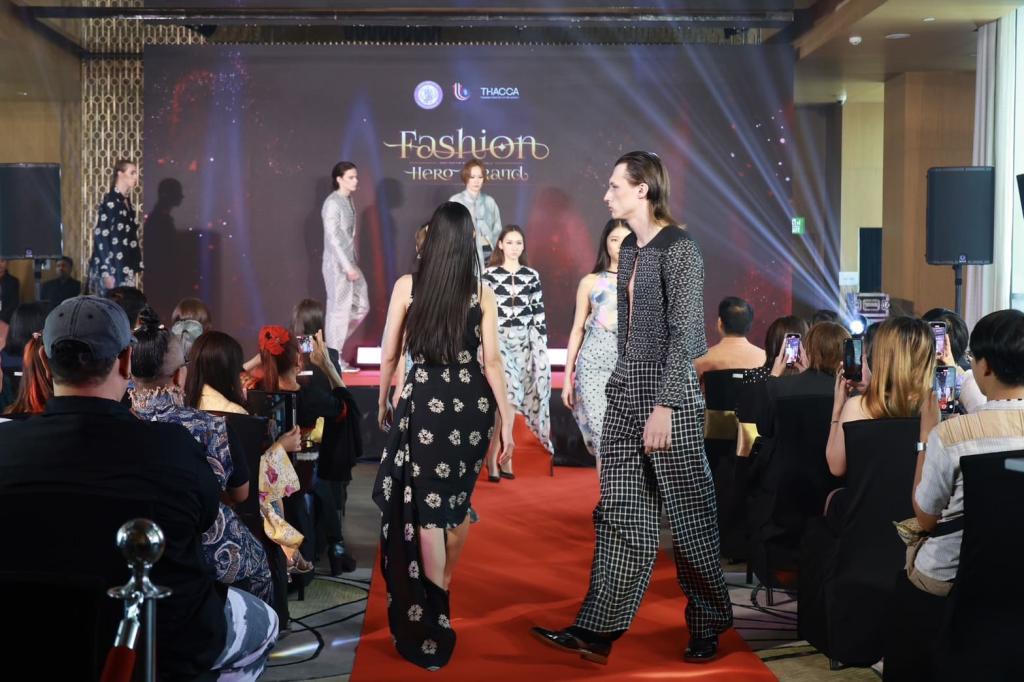 “ดีพร้อม” ปลุกพลัง อุตฯ เสื้อผ้าและเครื่องแต่งกายไทย สร้าง “Fashion Hero Brand” พร้อมหนุนพลัง Soft Power แฟชั่น หวังยกระดับแบรนด์ไทยสู่สากลอย่างยั่งยืนตามนโยบาย รมว.เอกนัฏ คาดสร้างมูลค่ากว่า 100 ล้านบาท