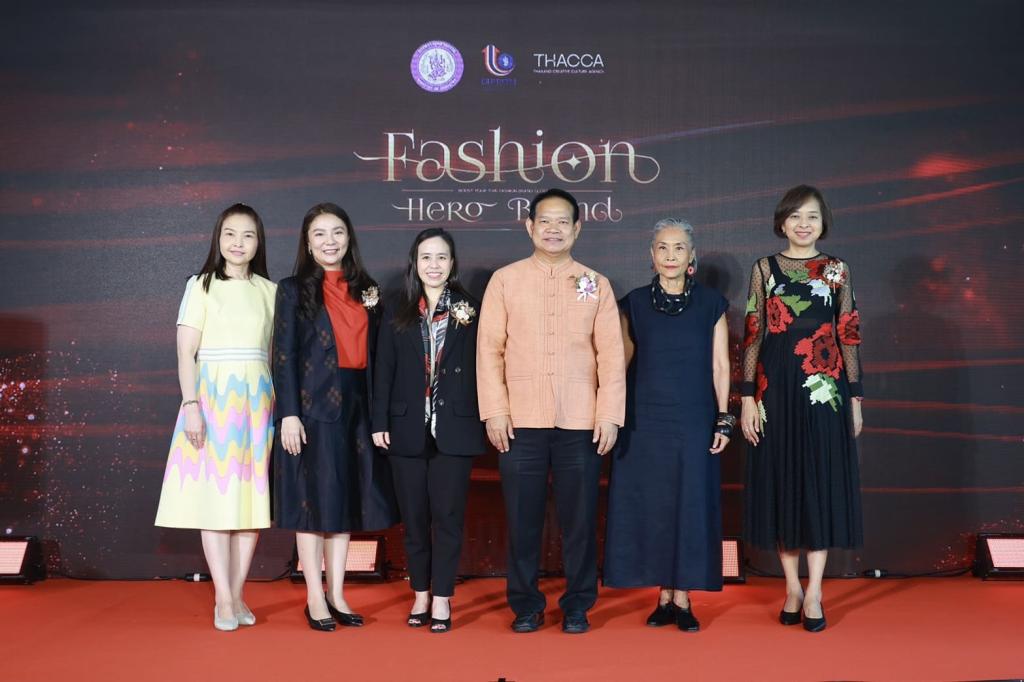 “ดีพร้อม” ปลุกพลัง อุตฯ เสื้อผ้าและเครื่องแต่งกายไทย สร้าง “Fashion Hero Brand” พร้อมหนุนพลัง Soft Power แฟชั่น หวังยกระดับแบรนด์ไทยสู่สากลอย่างยั่งยืนตามนโยบาย รมว.เอกนัฏ คาดสร้างมูลค่ากว่า 100 ล้านบาท