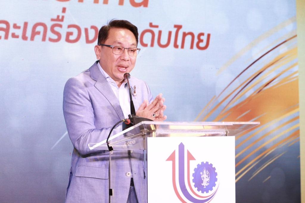 “ดีพร้อม” ดันสุดลิ่มอุตฯ อัญมณีฯ สร้างต้นแบบ Hero Brand Jewelry ดึงอัตลักษณ์ไทยร่วมสมัย หนุนพลัง Soft Power แฟชั่นปักหมุดสู่แบรนด์สากล ตามนโยบาย รมว.เอกนัฏ คาดเศรษฐกิจโตกว่า 100 ล้านบาท