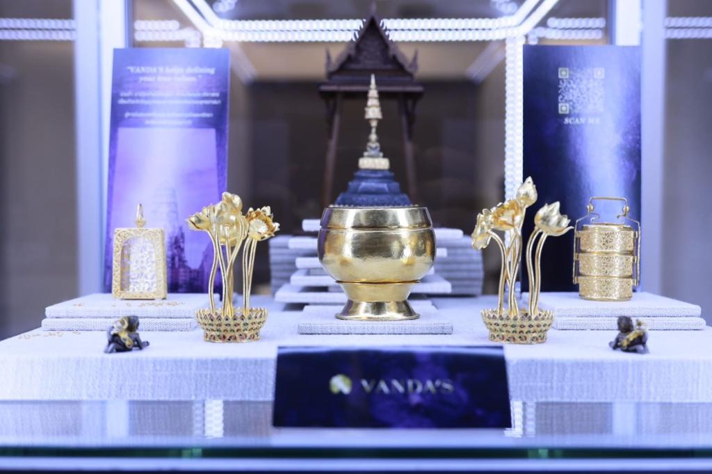 “ดีพร้อม” ดันสุดลิ่มอุตฯ อัญมณีฯ สร้างต้นแบบ Hero Brand Jewelry ดึงอัตลักษณ์ไทยร่วมสมัย หนุนพลัง Soft Power แฟชั่นปักหมุดสู่แบรนด์สากล ตามนโยบาย รมว.เอกนัฏ คาดเศรษฐกิจโตกว่า 100 ล้านบาท