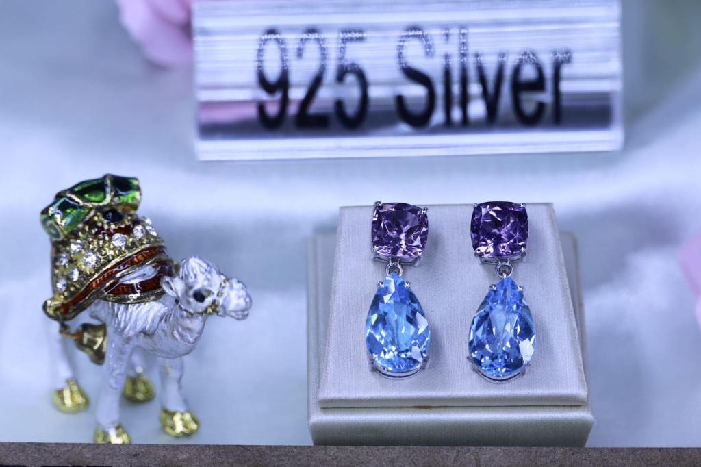 “ดีพร้อม” ดันสุดลิ่มอุตฯ อัญมณีฯ สร้างต้นแบบ Hero Brand Jewelry ดึงอัตลักษณ์ไทยร่วมสมัย หนุนพลัง Soft Power แฟชั่นปักหมุดสู่แบรนด์สากล ตามนโยบาย รมว.เอกนัฏ คาดเศรษฐกิจโตกว่า 100 ล้านบาท