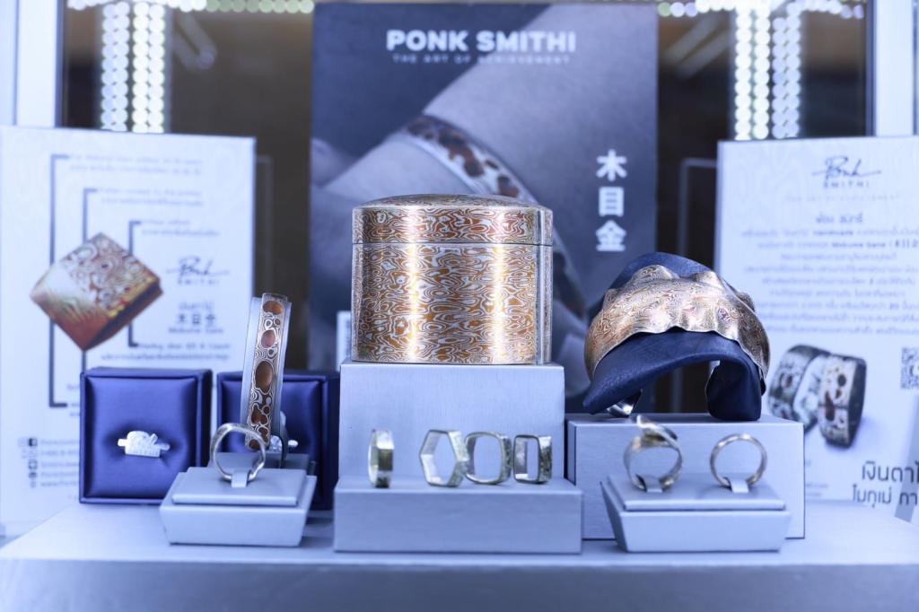 “ดีพร้อม” ดันสุดลิ่มอุตฯ อัญมณีฯ สร้างต้นแบบ Hero Brand Jewelry ดึงอัตลักษณ์ไทยร่วมสมัย หนุนพลัง Soft Power แฟชั่นปักหมุดสู่แบรนด์สากล ตามนโยบาย รมว.เอกนัฏ คาดเศรษฐกิจโตกว่า 100 ล้านบาท