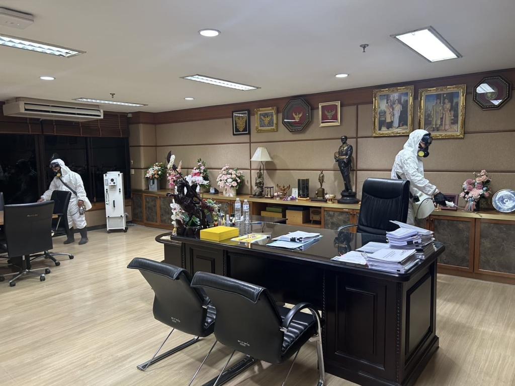 “ดีพร้อม“ ร่วมใจ ไม่ประมาท การ์ดอย่าตก กำชับเจ้าหน้าที่ป้องกันโควิด - 19 แนะวิธีทำความสะอาด สถานที่ทำงาน เมื่ออยู่ร่วมกับผู้ติดเชื้อโควิด-19