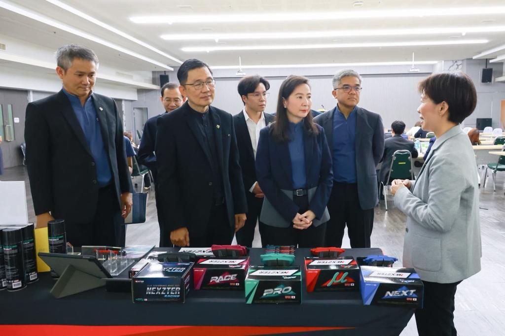“ดีพร้อม” ปลุกพลังนักธุรกิจรุ่นใหม่ ติดอาวุธเติมทักษะ เดินหน้า “DIPROM Young SMEs Network ครั้งที่ 2” หวังยกระดับธุรกิจครอบครัวสู่อุตสาหกรรมไทยยุคใหม่ คาดเกิดมูลค่าทางธุรกิจกว่า 50 ล้านบาท