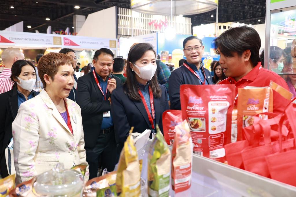“อธิบดีณัฏฐิญา” นำทัพ พัฒนาอุตฯ ชุมชน แท็คทีม เกษตรอุตสาหกรรม ยกครัว "ดีพร้อมคอมมูนิตี้" ร่วมงาน THAIFEX – ANUGA ASIA 2025 ด้วยแนวคิด The Great Ingredients เปิดประสบการณ์ ให้โอกาสธุรกิจ ขยายตลาด เชื่อมต่อคู่ค้าคุณภาพระดับโลก ตามนโยบาย รมว.เอกนัฏ