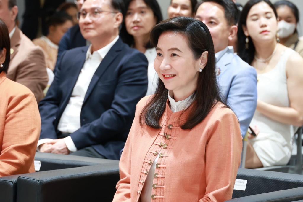 “ดีพร้อม” รุกปั้นดีไซเนอร์ สานฝันหัตถกรรมสิ่งทอไทย พร้อมพัฒนาสินค้าชุมชนต้นแบบ เดินหน้าผลักดัน Soft Power แฟชั่นไทยสู่สากล ตามนโยบาย "รมว.เอกนัฏ"