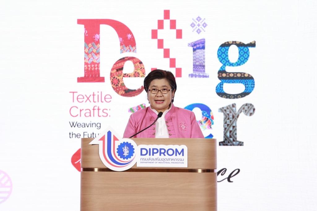 “ดีพร้อม” รุกปั้นดีไซเนอร์ สานฝันหัตถกรรมสิ่งทอไทย พร้อมพัฒนาสินค้าชุมชนต้นแบบ เดินหน้าผลักดัน Soft Power แฟชั่นไทยสู่สากล ตามนโยบาย "รมว.เอกนัฏ"