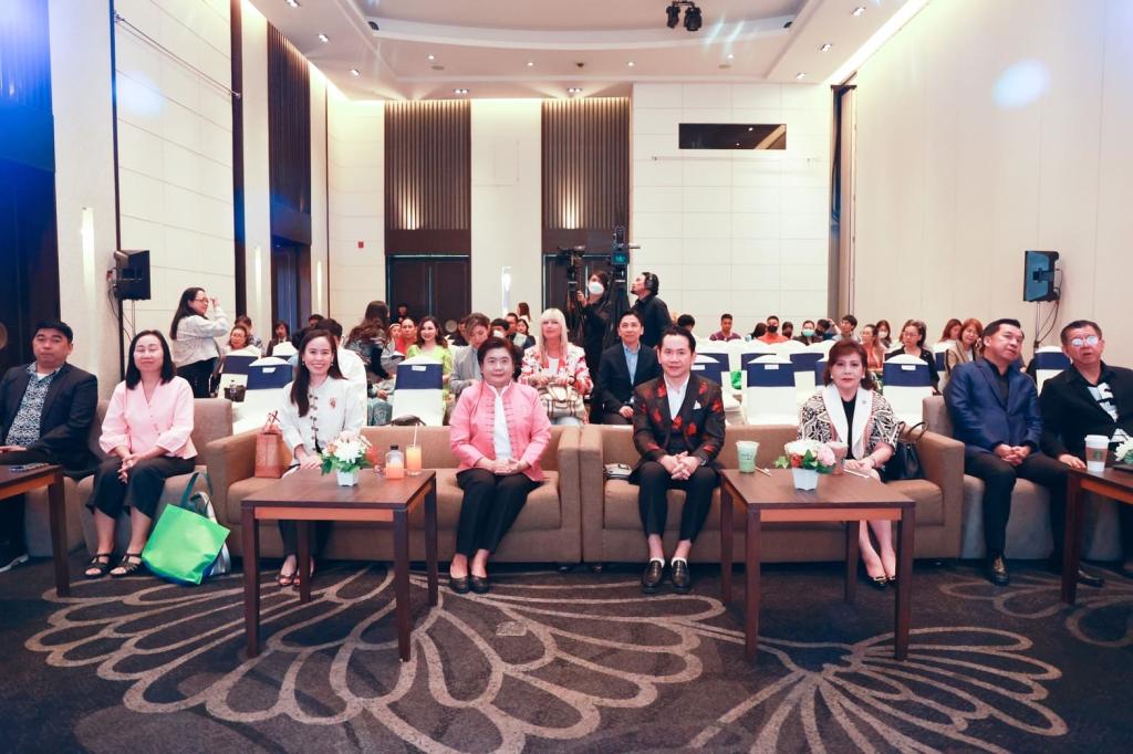 “ดีพร้อม” รุกปั้นดีไซเนอร์ สานฝันหัตถกรรมสิ่งทอไทย พร้อมพัฒนาสินค้าชุมชนต้นแบบ เดินหน้าผลักดัน Soft Power แฟชั่นไทยสู่สากล ตามนโยบาย "รมว.เอกนัฏ"