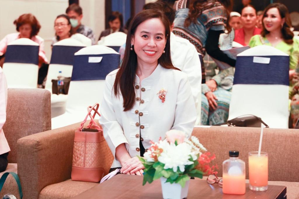 “ดีพร้อม” รุกปั้นดีไซเนอร์ สานฝันหัตถกรรมสิ่งทอไทย พร้อมพัฒนาสินค้าชุมชนต้นแบบ เดินหน้าผลักดัน Soft Power แฟชั่นไทยสู่สากล ตามนโยบาย "รมว.เอกนัฏ"