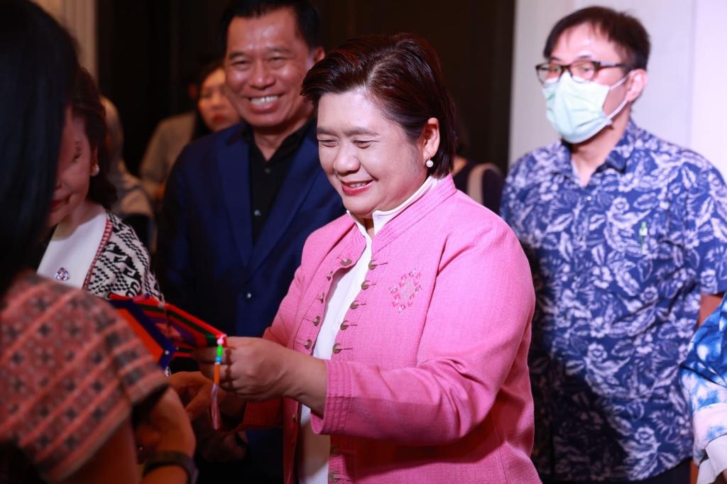 “ดีพร้อม” รุกปั้นดีไซเนอร์ สานฝันหัตถกรรมสิ่งทอไทย พร้อมพัฒนาสินค้าชุมชนต้นแบบ เดินหน้าผลักดัน Soft Power แฟชั่นไทยสู่สากล ตามนโยบาย "รมว.เอกนัฏ"